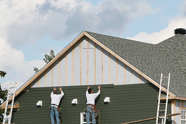 Professional Siding Installation technician working in Chesapeake City, MD